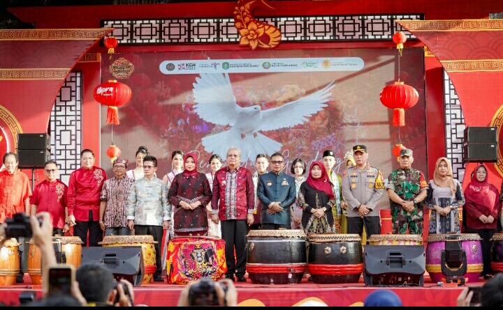 Pj. . Gubernur Kalimantan Barat, dr. Harisson, M.Kes.Menghadiri Perayaan Imlek Festival “Cap Go Meh 2576 Kongzili